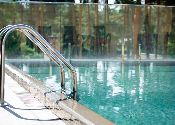 glass-railing-by-pool